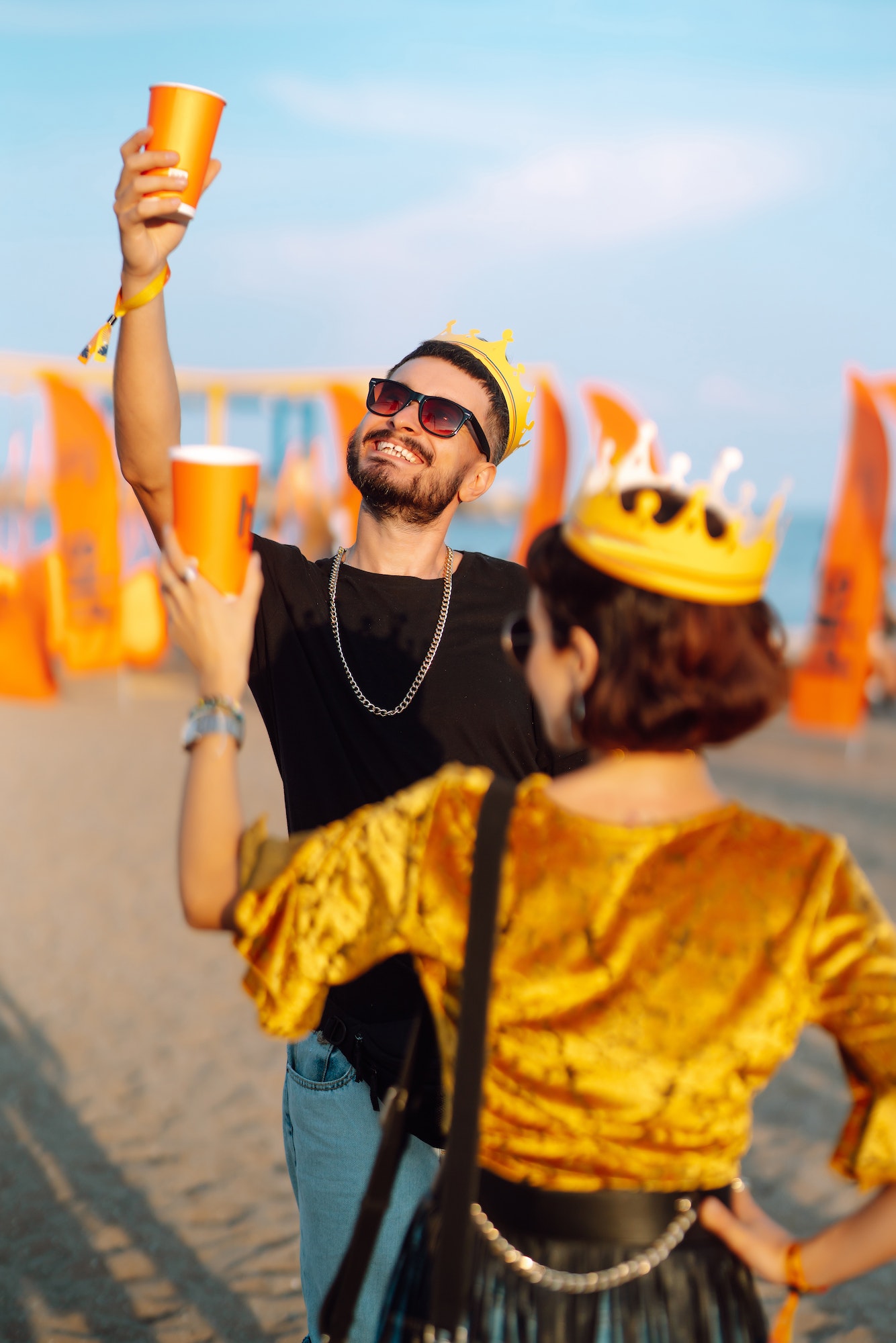 lovely-couple-having-fun-festival-young-friends-with-beer-at-beach-party-summer-holiday-vacation-.jpg lovely-couple-having-fun-festival-young-friends-with-beer-at-beach-party-summer-holiday-vacation-.jpg